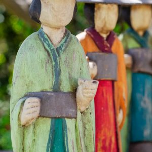 Statue chinoise verte en bois