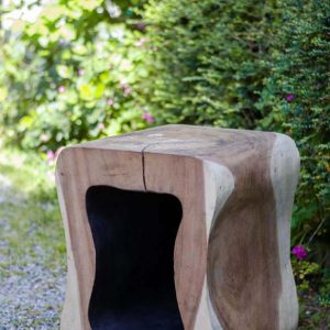 Tabouret cube en bois brut